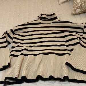 Pretty sweater with bell sleeves